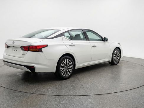 Used 2025 Nissan Altima 2.5 SV image 9