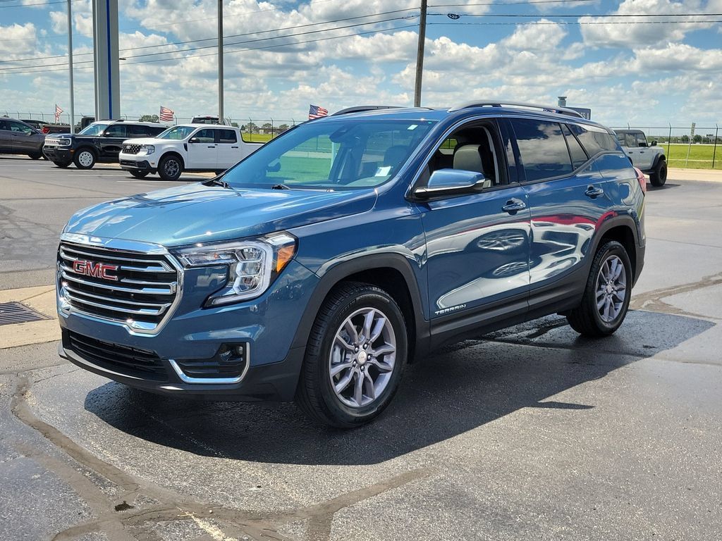 Used 2024 GMC Terrain SLT w/ Infotainment Package II AWD/4WD image 8