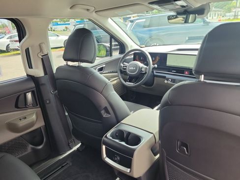 New 2026 Kia Carnival EX FWD image 13