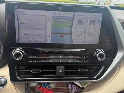 Used 2021 Toyota Highlander Platinum FWD image 7