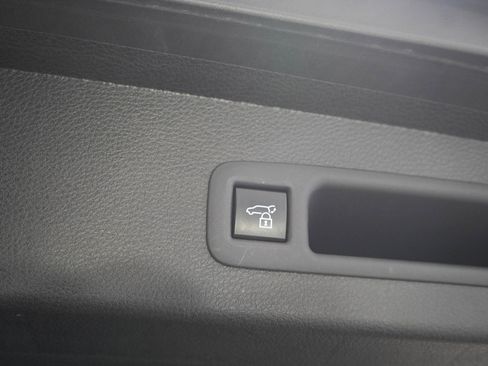 Used 2025 Toyota Sienna XSE AWD/4WD image 12