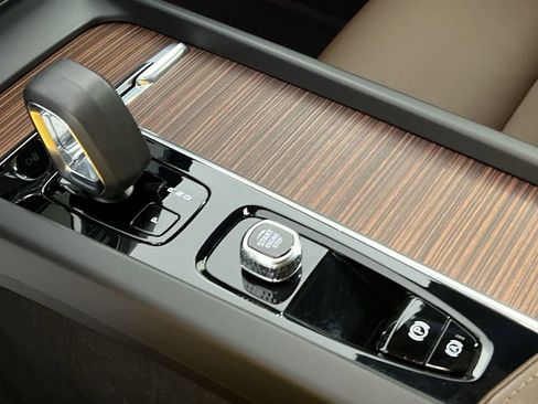 Used 2023 Volvo XC60 B5 Plus w/ Climate Package image 22