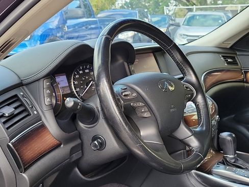 Used 2015 INFINITI Q70 L 5.6 image 9