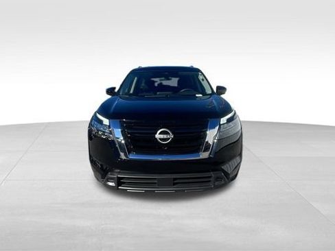 Used 2025 Nissan Pathfinder SV image 2