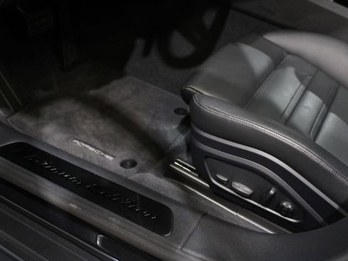 Used 2023 Porsche Panamera Platinum Edition image 33