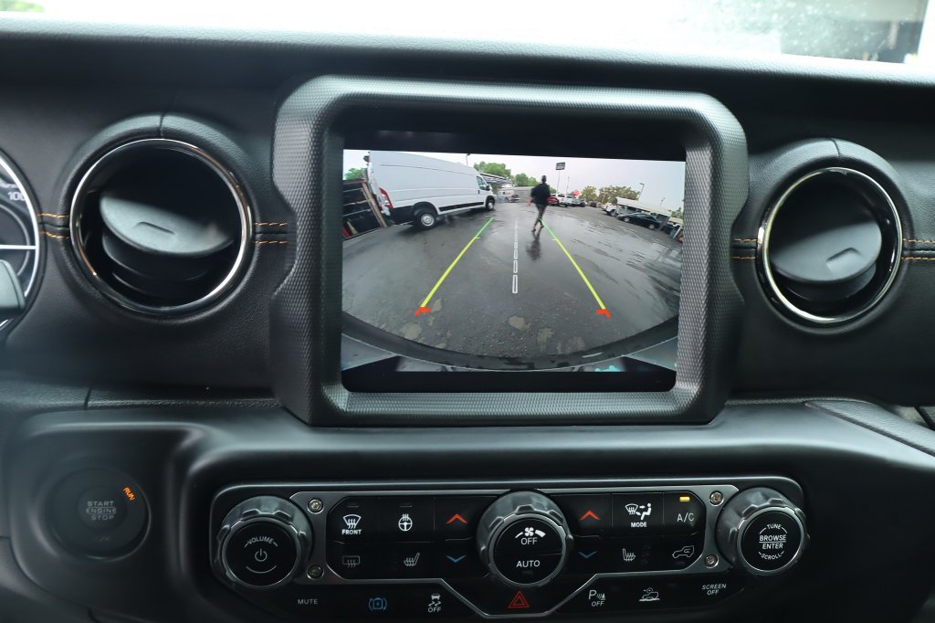 Used 2022 Jeep Wrangler Unlimited Sahara AWD/4WD image 26
