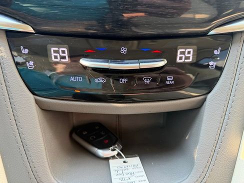Used 2023 Cadillac XT6 Premium Luxury w/ Technology Package FWD image 16