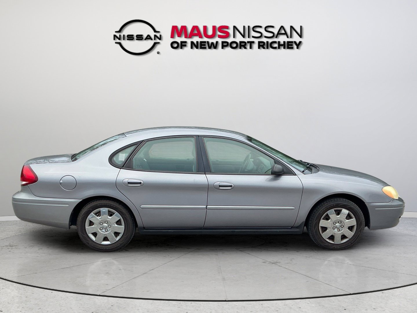 Used 2007 Ford Taurus SE FWD image 9