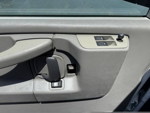 Used 2014 GMC Savana 3500 LT w/ LT Preferred Equipment Group RWD image 24