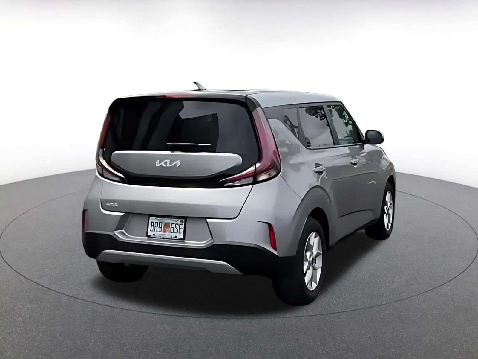 Used 2025 Kia Soul LX w/ LX Technology Package FWD image 14