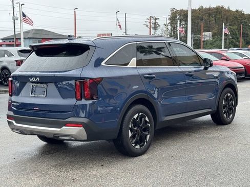 Used 2025 Kia Sorento S image 5