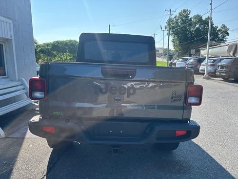 Used 2021 Jeep Gladiator Sport AWD/4WD image 5