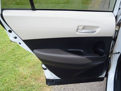 Used 2024 Toyota Corolla Cross XLE AWD/4WD image 21