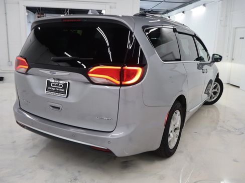 Used 2019 Chrysler Pacifica Limited FWD image 7