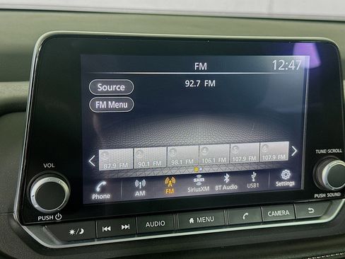 Used 2025 Nissan Rogue SV image 21