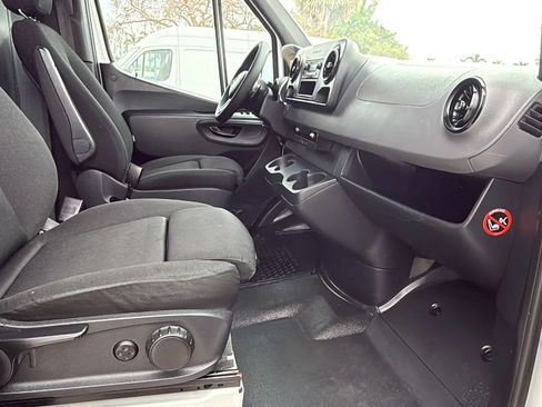 Used 2019 Mercedes-Benz Sprinter 144 image 19