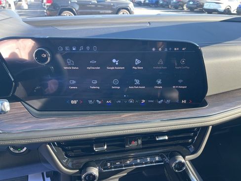New 2026 Chevrolet Suburban Premier AWD/4WD image 32
