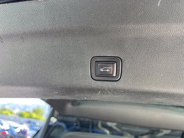 Used 2021 GMC Yukon XL AT4 w/ AT4 Premium Plus Package AWD/4WD image 29