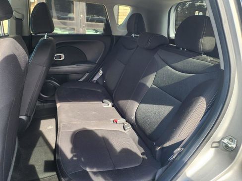 Used 2019 Kia Soul FWD image 11