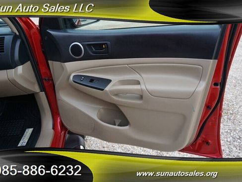 Used 2012 Toyota Tacoma PreRunner image 32