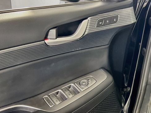 Used 2023 Hyundai Palisade Limited w/ Winter Package image 18