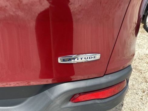 Used 2014 Jeep Cherokee Latitude w/ Comfort/Convenience Group FWD image 25