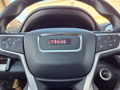 Used 2024 GMC Terrain SLE image 12