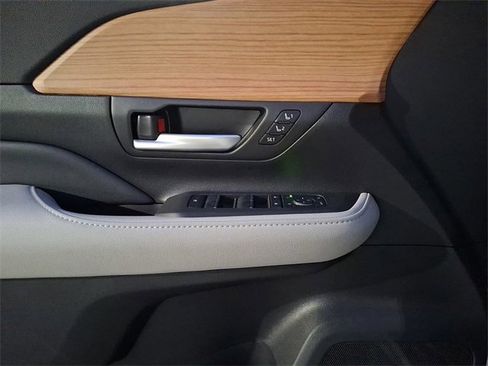 New 2026 Toyota Grand Highlander Limited image 9