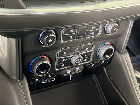 Used 2022 Chevrolet Tahoe LT w/ Luxury Package image 16