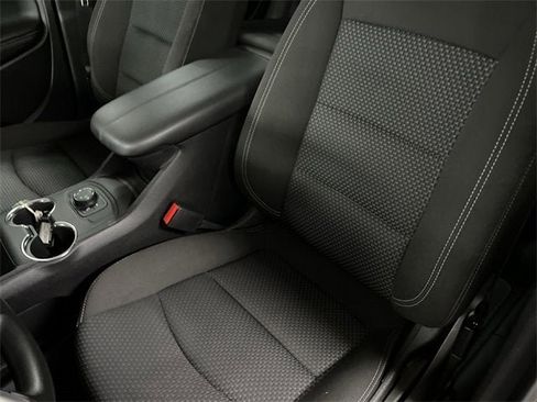 Used 2024 GMC Terrain SLE image 18