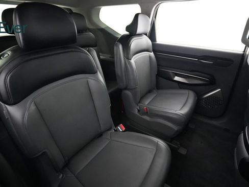 Used 2024 Kia EV9 Light Long Range RWD image 5