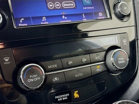 Certified 2018 Nissan Rogue SV image 16