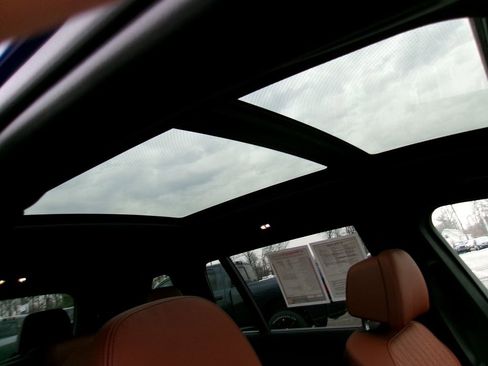 Used 2024 BMW X7 M60i w/ Executive Package image 20