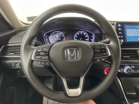 Used 2018 Honda Accord EX image 12