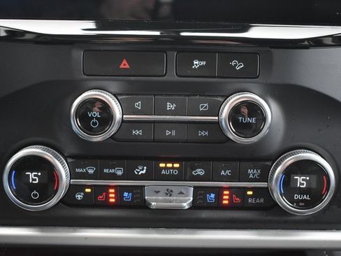 Used 2023 Ford Expedition Max XLT image 32