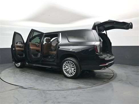 Used 2025 Chevrolet Suburban High Country w/ LPO, Illumination Package image 53