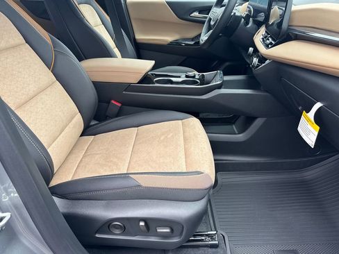 New 2026 Chevrolet Equinox ACTIV w/ Convenience Package III FWD image 14