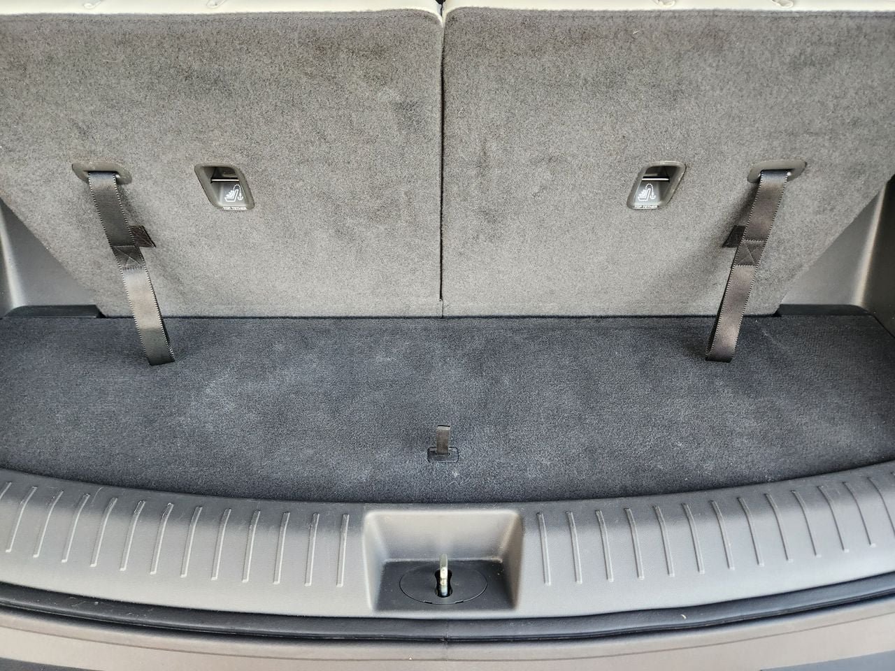 Used 2025 Hyundai Santa Fe SEL FWD image 31