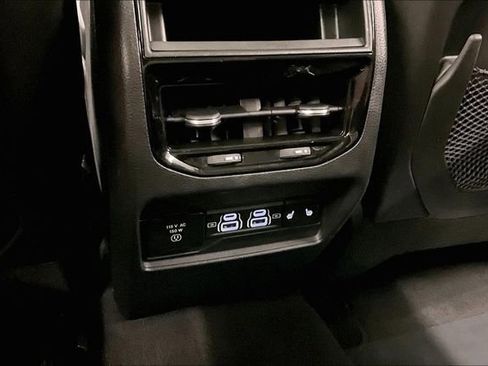 Used 2024 Jeep Grand Cherokee Limited image 32