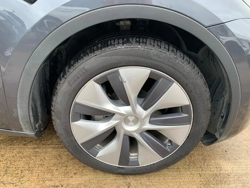 Used 2023 Tesla Model Y Long Range AWD/4WD image 23