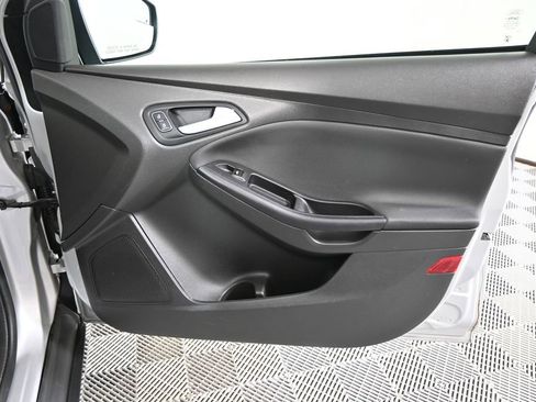 Used 2017 Ford Focus SE FWD image 12