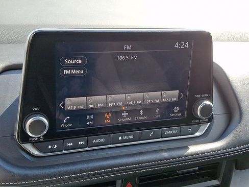 Used 2024 Nissan Rogue S AWD/4WD image 17