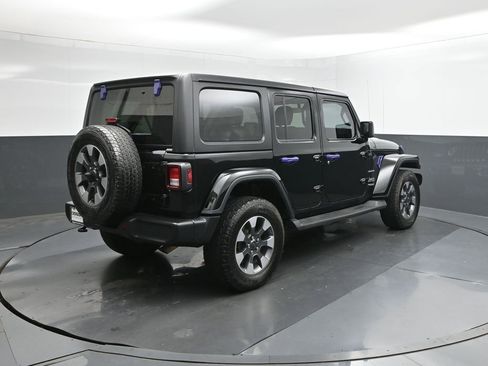 Used 2022 Jeep Wrangler Unlimited Sahara w/ Cold Weather Group AWD/4WD image 8