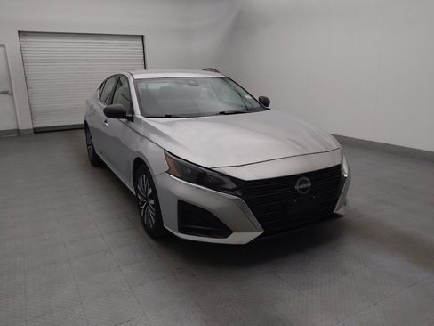 Used 2024 Nissan Altima 2.5 SV image 13