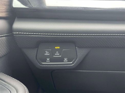 New 2025 Volkswagen Atlas SE image 21