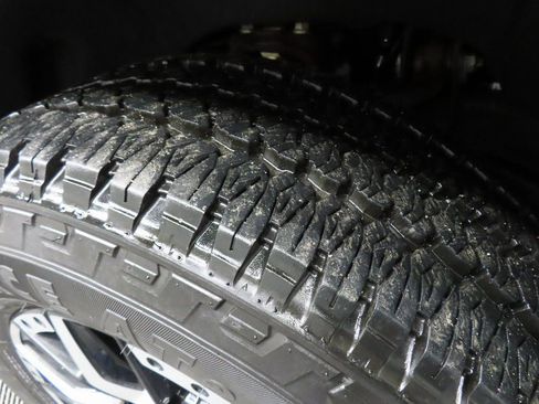 Used 2023 Chevrolet Silverado 2500 High Country w/ Z71 Off-Road Package image 7