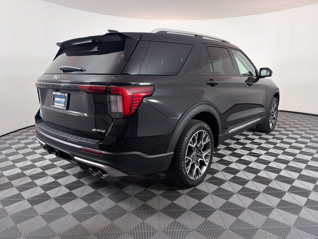 Used 2025 Ford Explorer Platinum w/ Ultimate Package AWD/4WD image 3