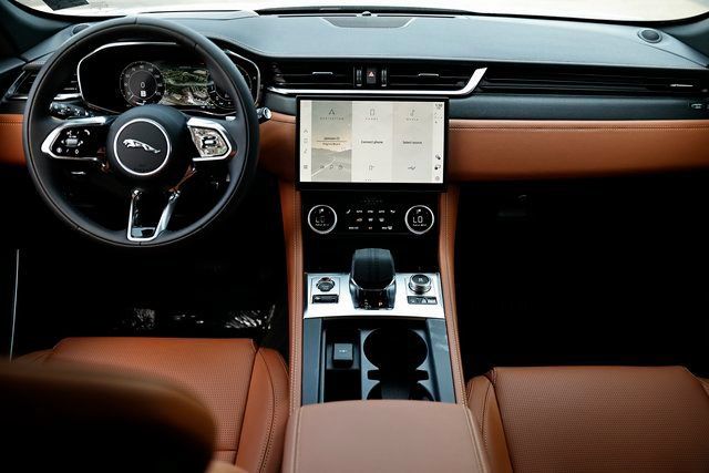 New 2026 Jaguar F-PACE R-Dynamic S AWD/4WD image 32