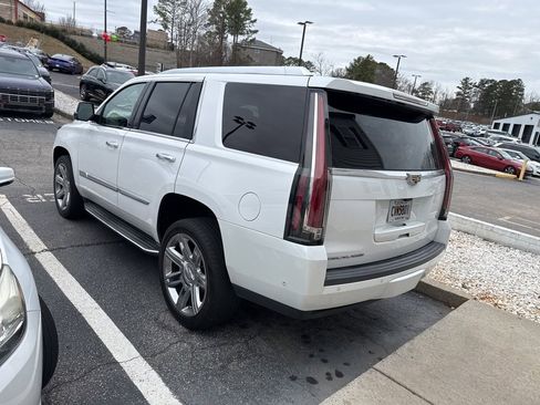 Used 2019 Cadillac Escalade Luxury image 2