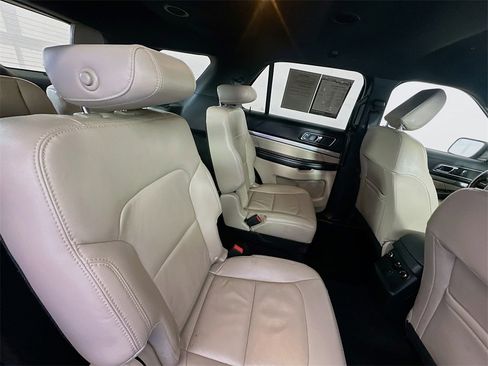 Used 2018 Ford Explorer XLT w/ Equipment Group 202A image 27